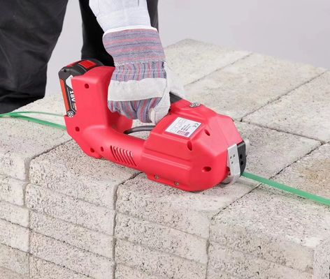 Hand Plastic PP PET Strapping Machine Battery Powered Semi Automatic For Pallet Carton Box